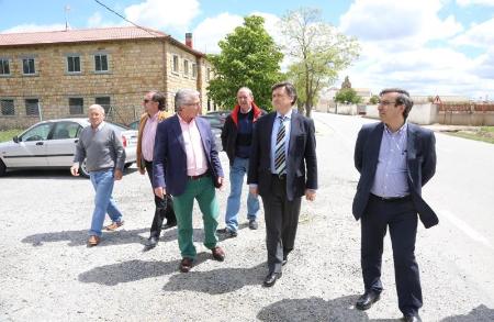 Imagen Sangarcía invierte 21.800 euros en el paseo peatonal hasta Etreros