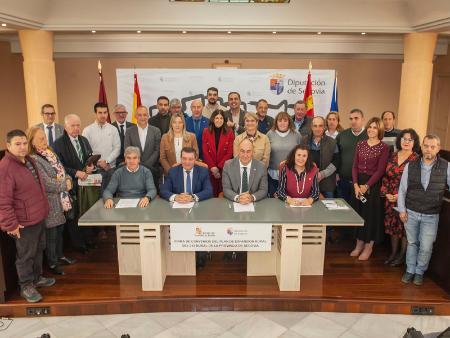 Imagen Medio centenar de municipios se adhieren en la Diputación al servicio 012 Rural de la Junta de Castilla y León