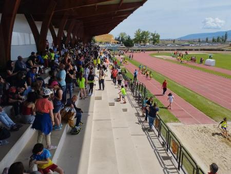 Imagen Deportistas de la provincia se divierten compitiendo frente a los de la capital en las finales de Atletismo en pista y Pádel de Deporte Escolar